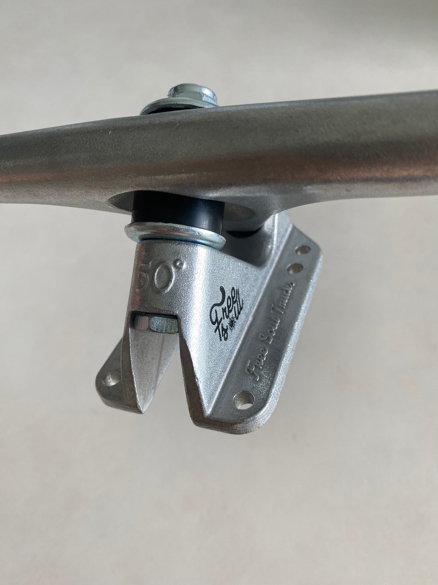 TRUCKS REVERSE KINGPIN 180MM (PAIR)