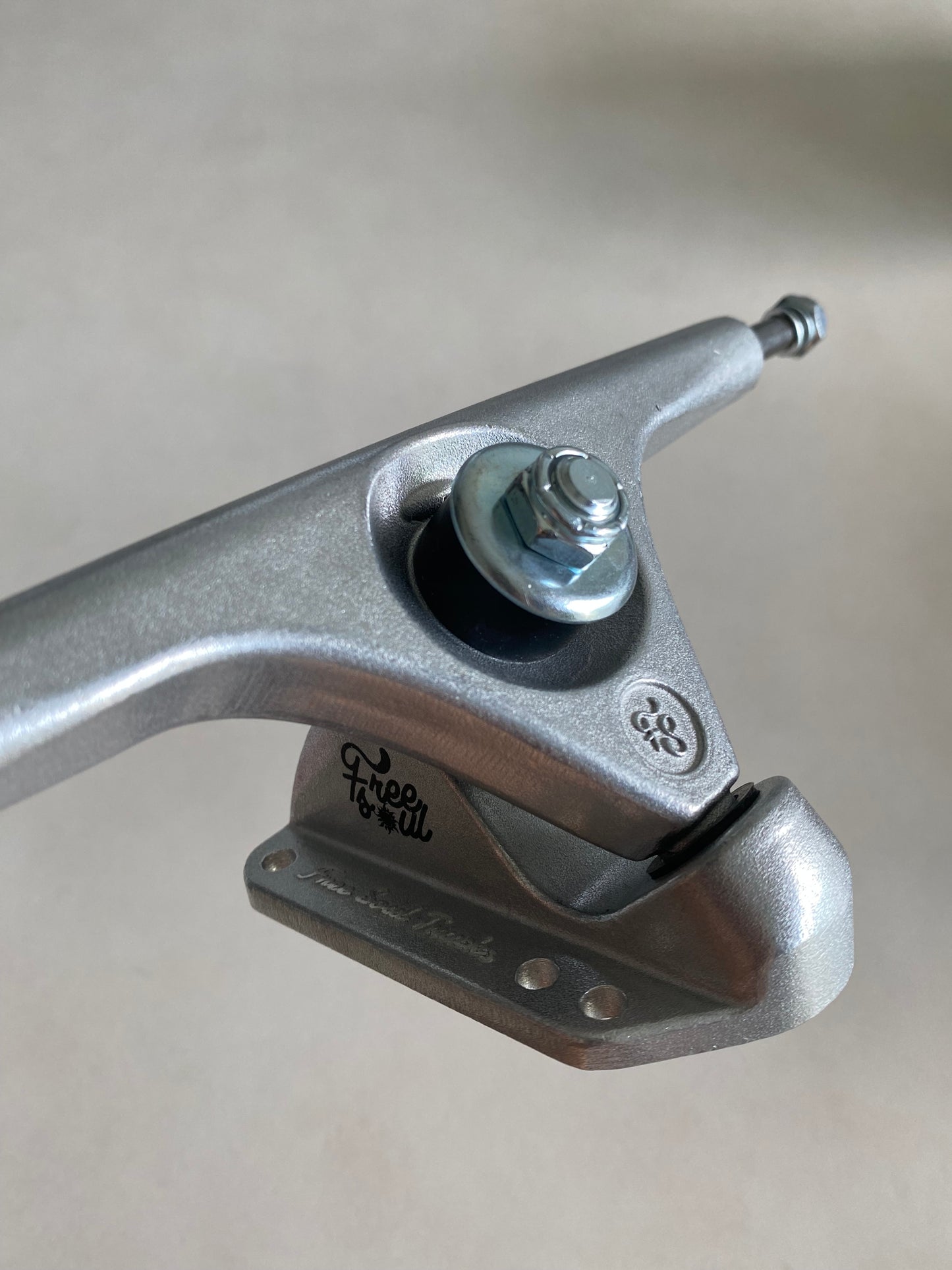 TRUCKS REVERSE KINGPIN 180MM (PAIR)