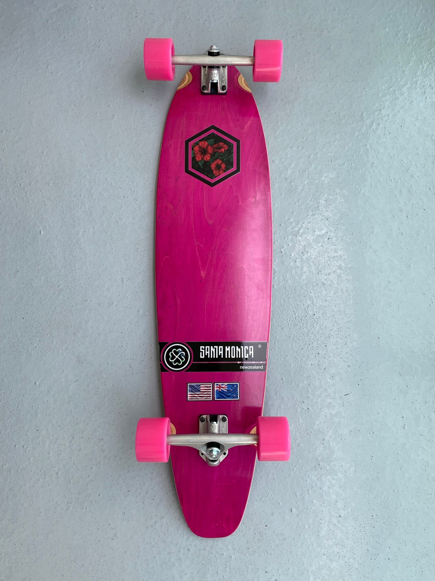 Santa Monica Pink Bloom Carver 40”