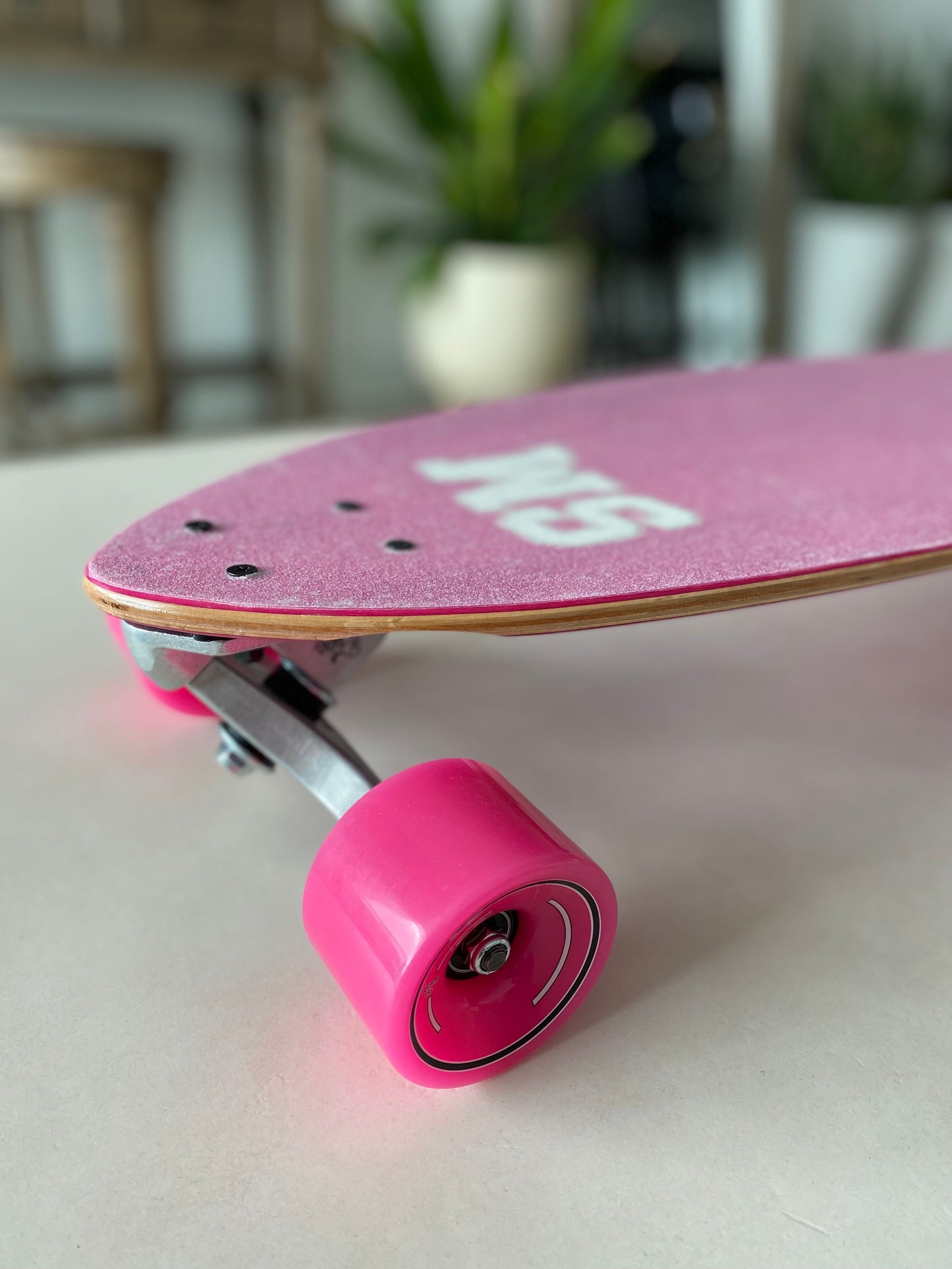 Santa Monica Pink Bloom Carver 40”